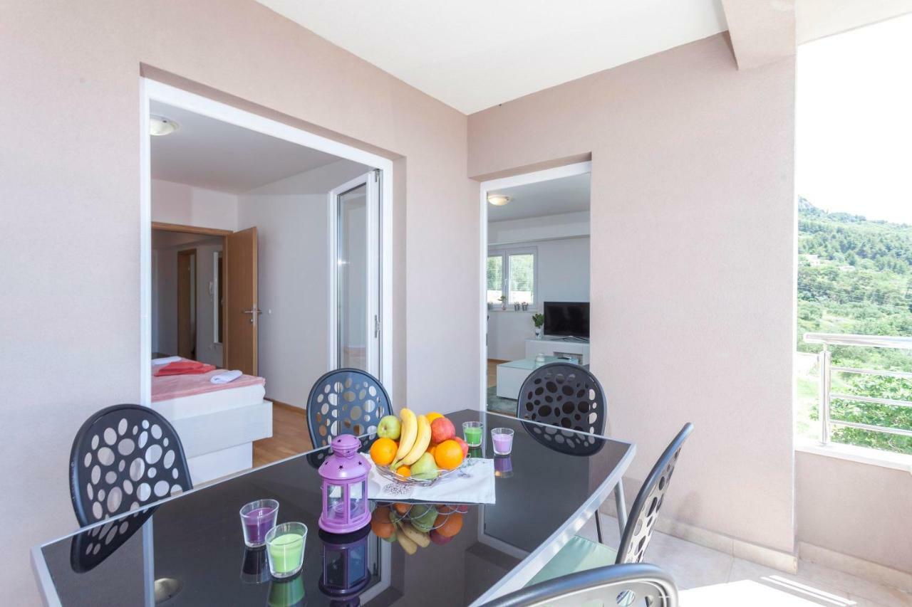 Apartments Dora Makarska Bagian luar foto