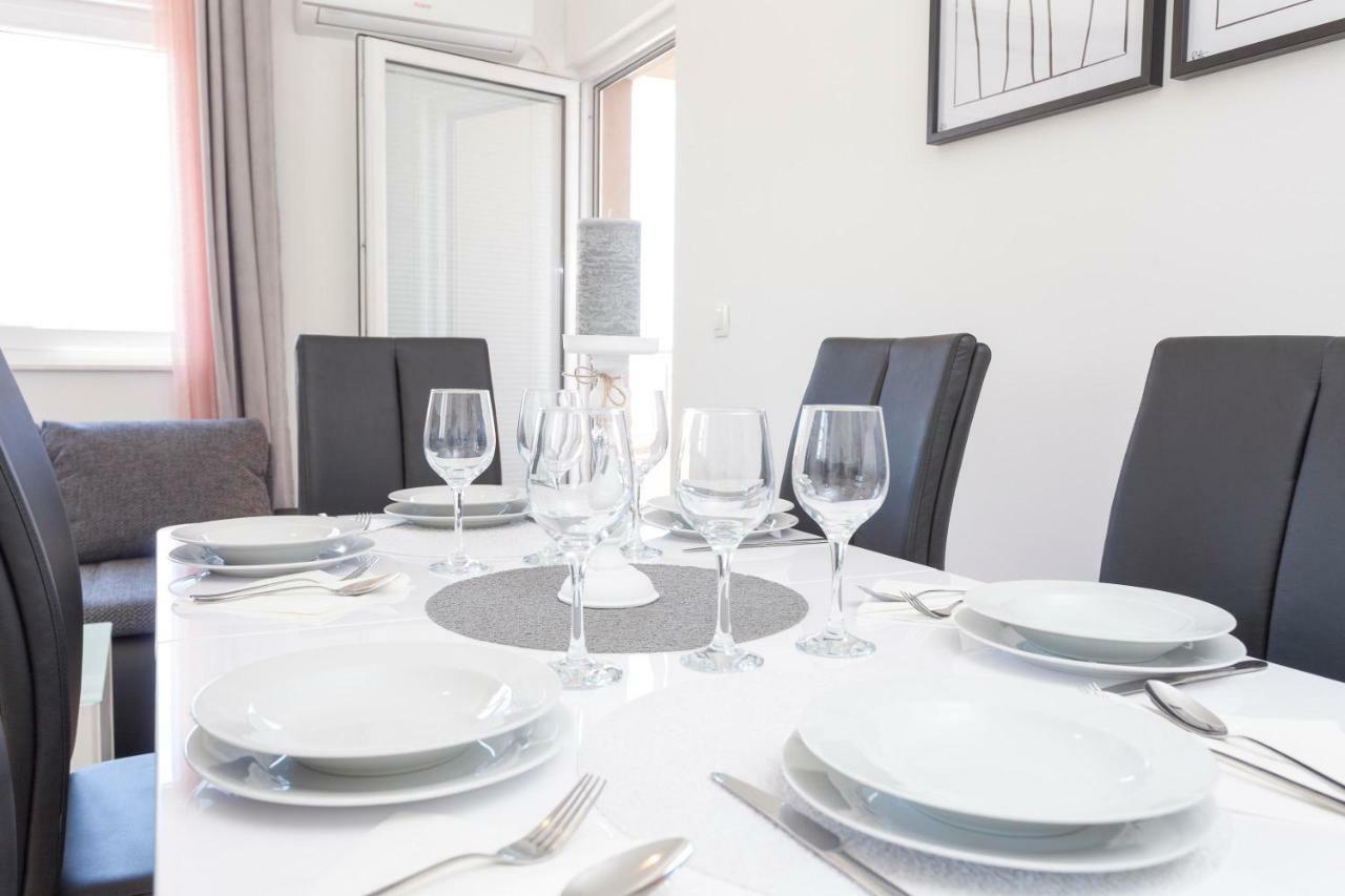 Apartments Dora Makarska Bagian luar foto