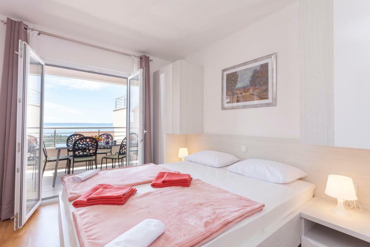 Apartments Dora Makarska Bagian luar foto