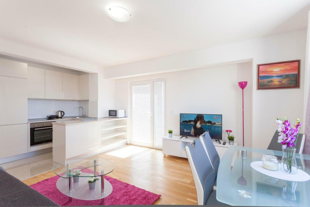 Apartments Dora Makarska Bagian luar foto