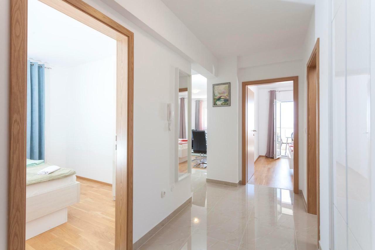 Apartments Dora Makarska Bagian luar foto