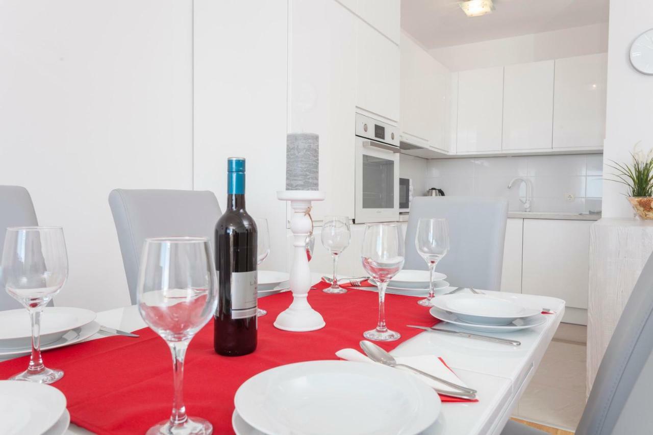 Apartments Dora Makarska Bagian luar foto