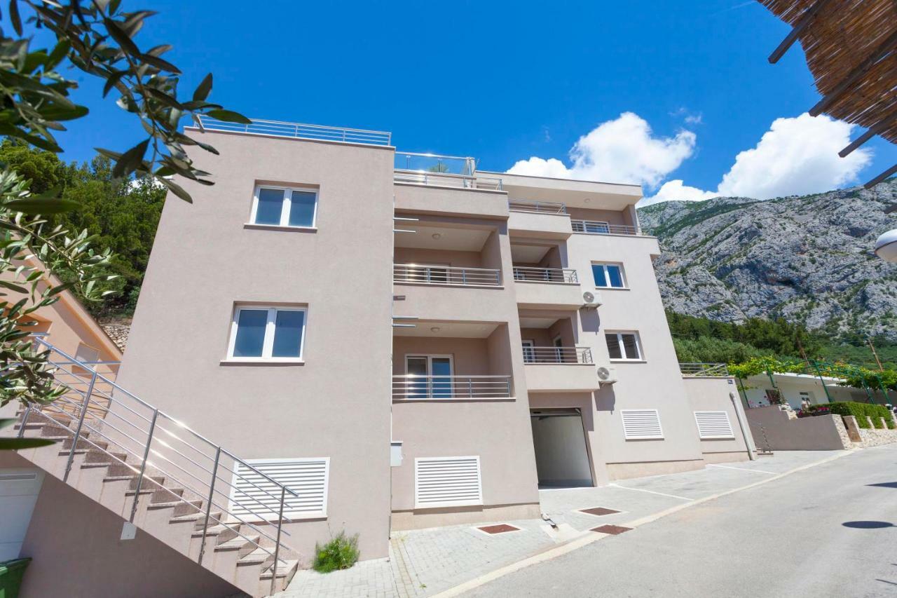 Apartments Dora Makarska Bagian luar foto