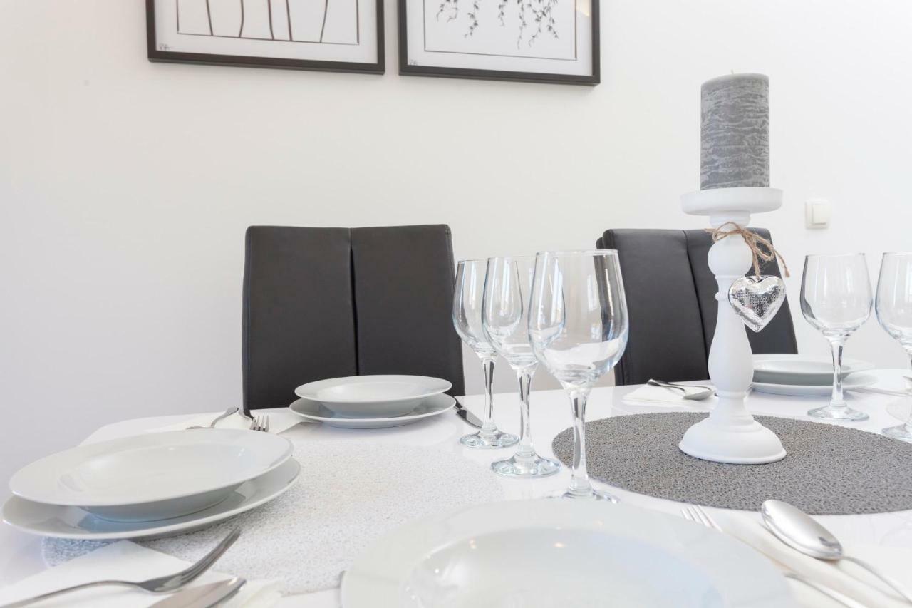 Apartments Dora Makarska Bagian luar foto