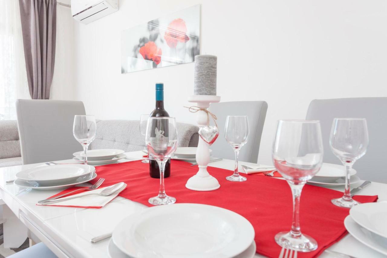 Apartments Dora Makarska Bagian luar foto