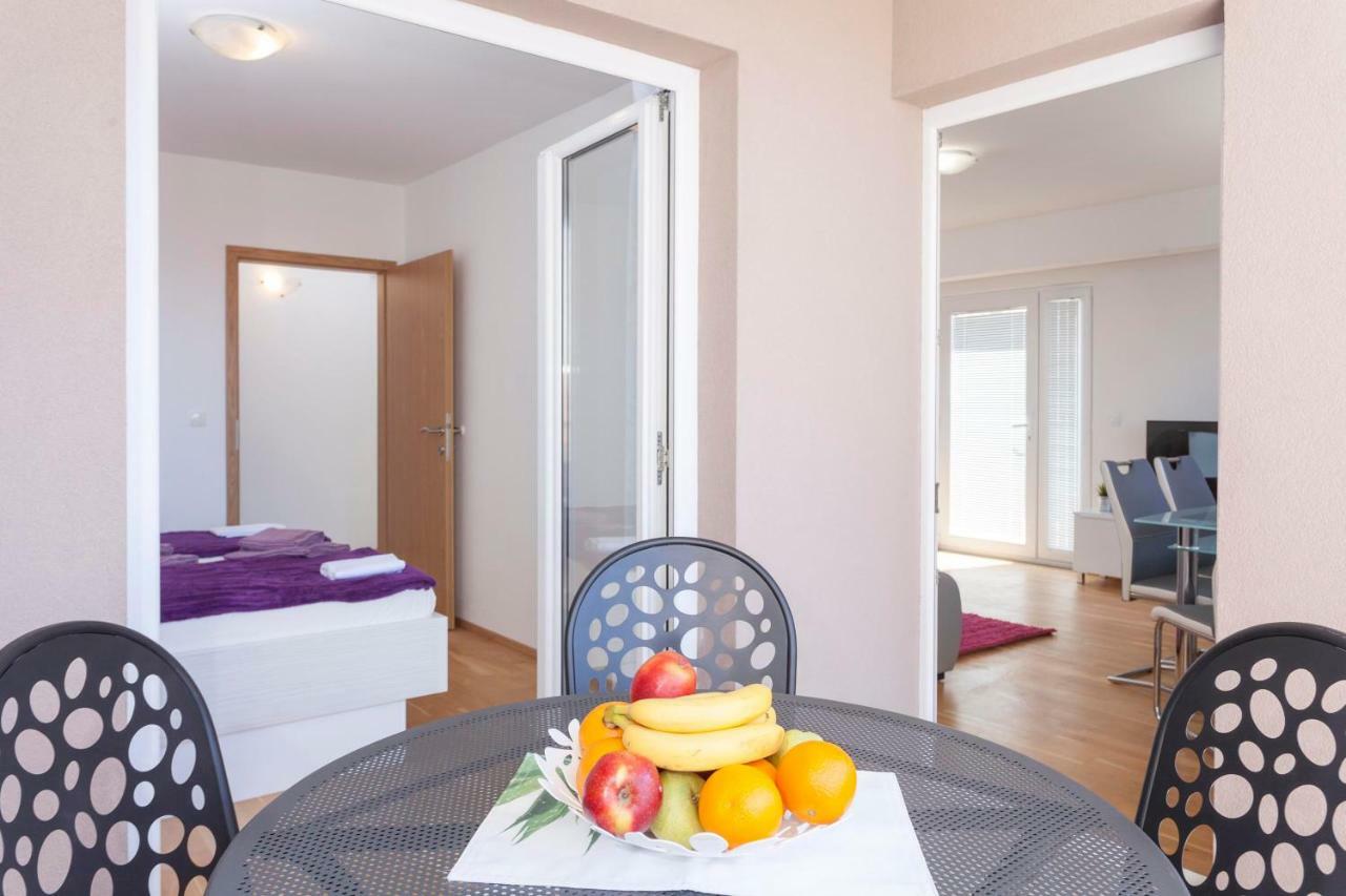 Apartments Dora Makarska Bagian luar foto