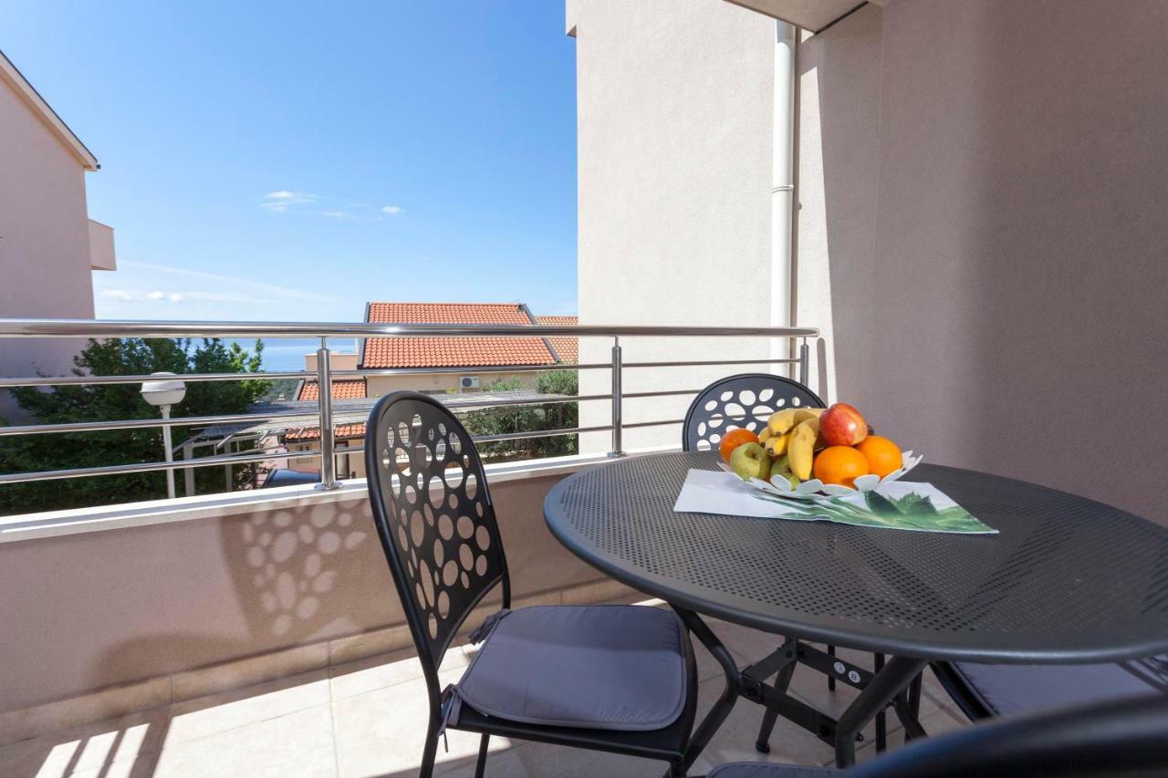 Apartments Dora Makarska Bagian luar foto
