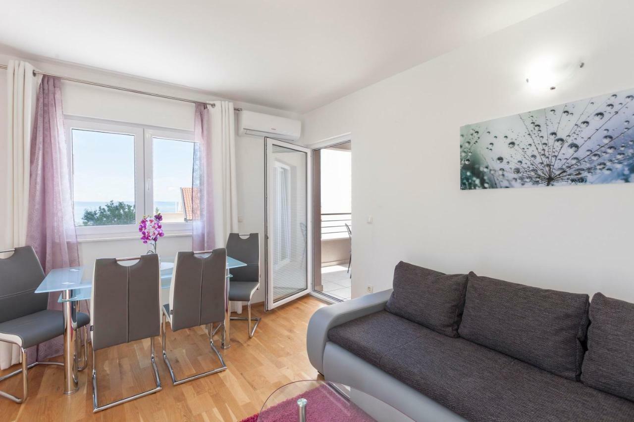 Apartments Dora Makarska Bagian luar foto