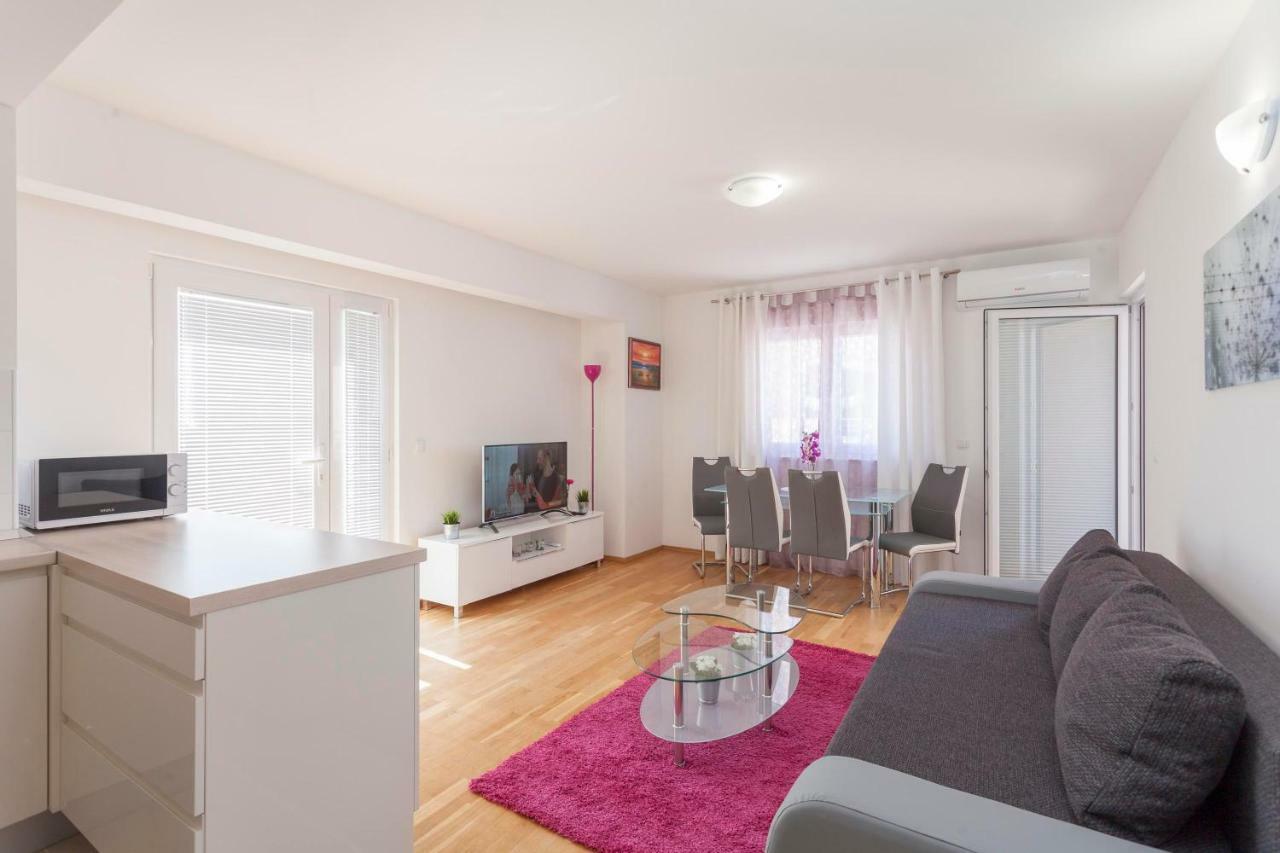 Apartments Dora Makarska Bagian luar foto