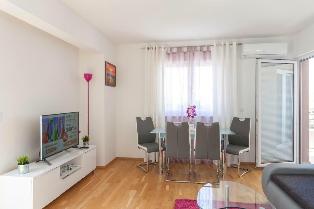 Apartments Dora Makarska Bagian luar foto