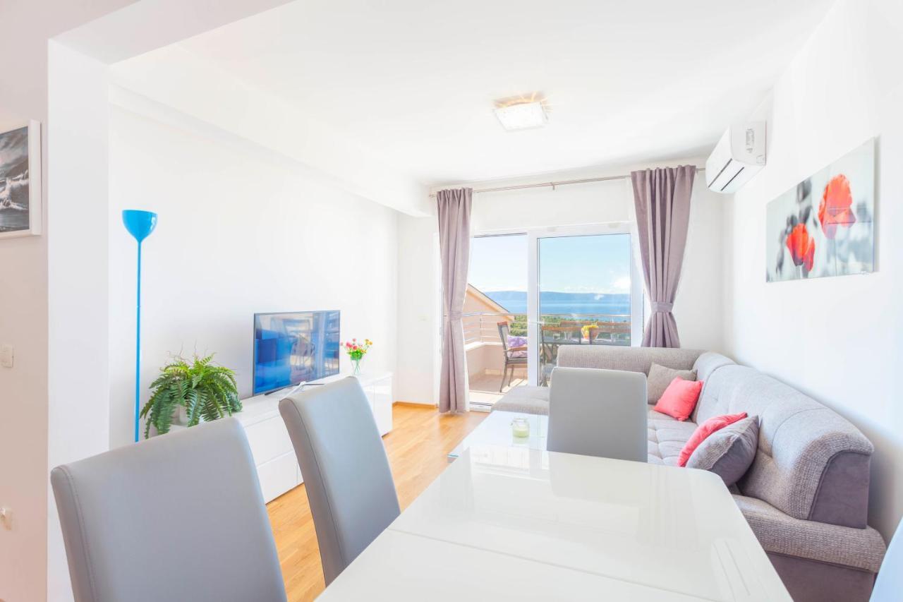 Apartments Dora Makarska Bagian luar foto